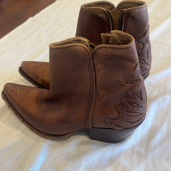 ARIAT Boots Women Size 9B Fenix western studded brown leathers ankle bootie EUC - Picture 2 of 10